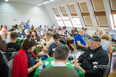 Kezdőknek indít tanfolyamot a 40 éves Fehérvári Bridzs Klub